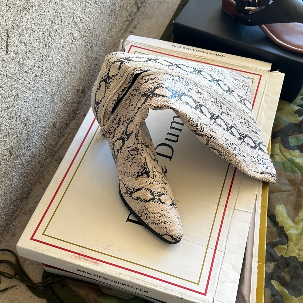 Pierre Dumas Women's Cream Snake Print Heeled Boots